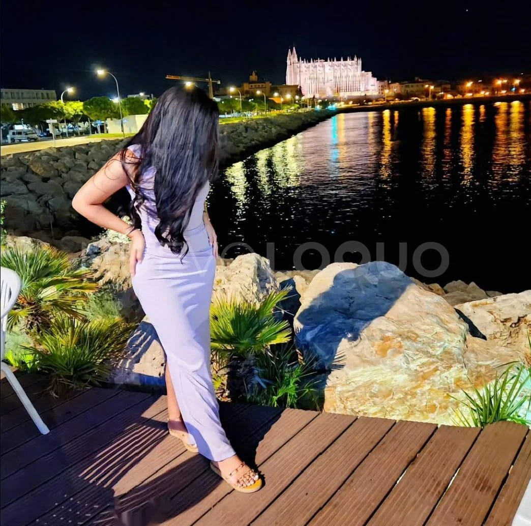 Escort latina delgada en Barcelona