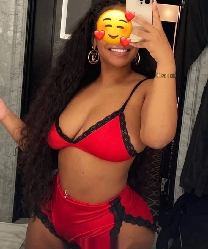 Escort mulata curvy en Arona