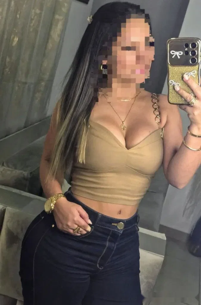 Escort latina delgada en Madrid
