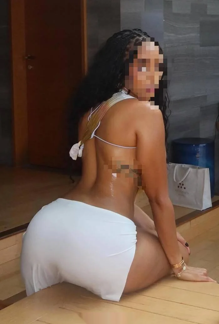 Escort latina curvy en Águilas