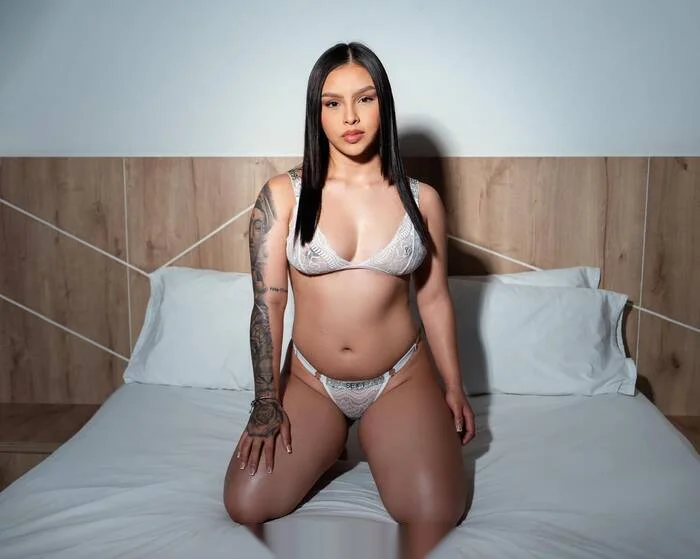 Escort latina curvy en Roquetas de Mar