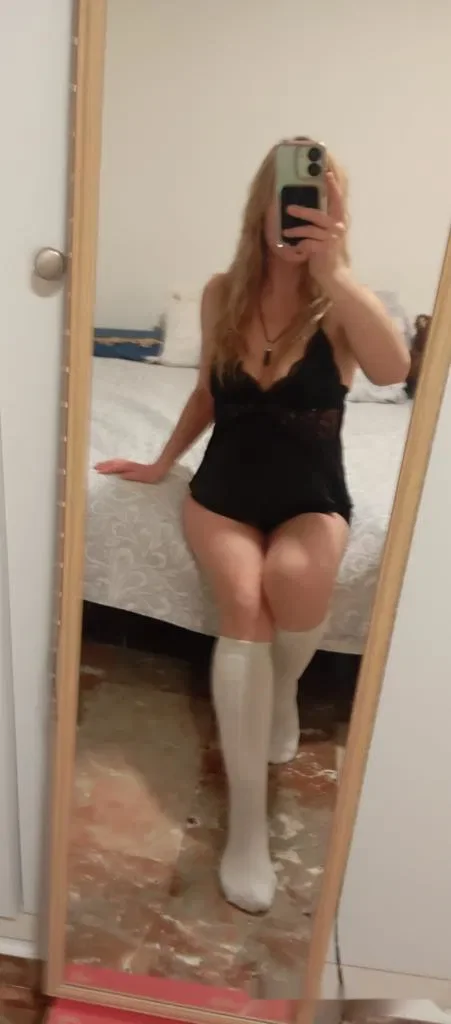Escort blanca delgada en Granada