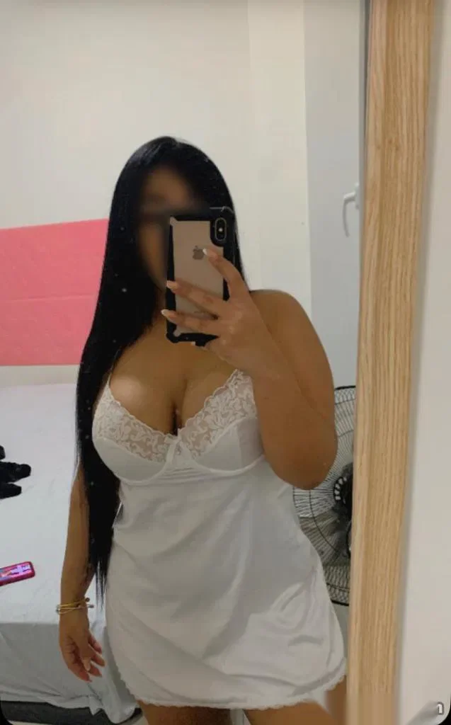 Escort latina curvy en Madrid