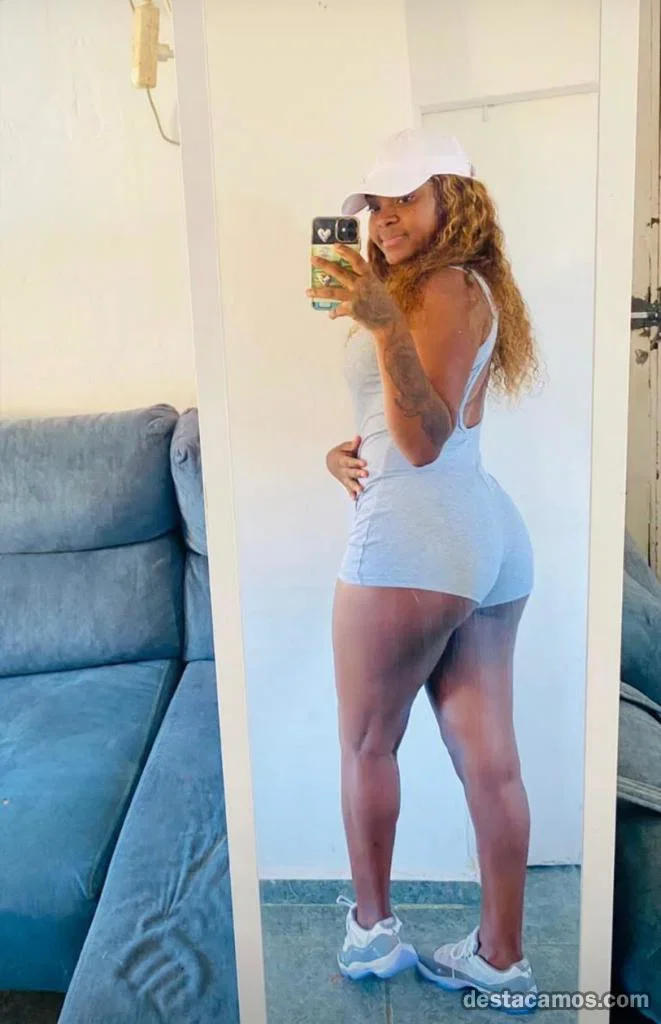 Escort mulata curvy en Cádiz