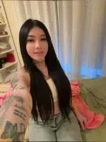 Escort asiática delgada en Córdoba