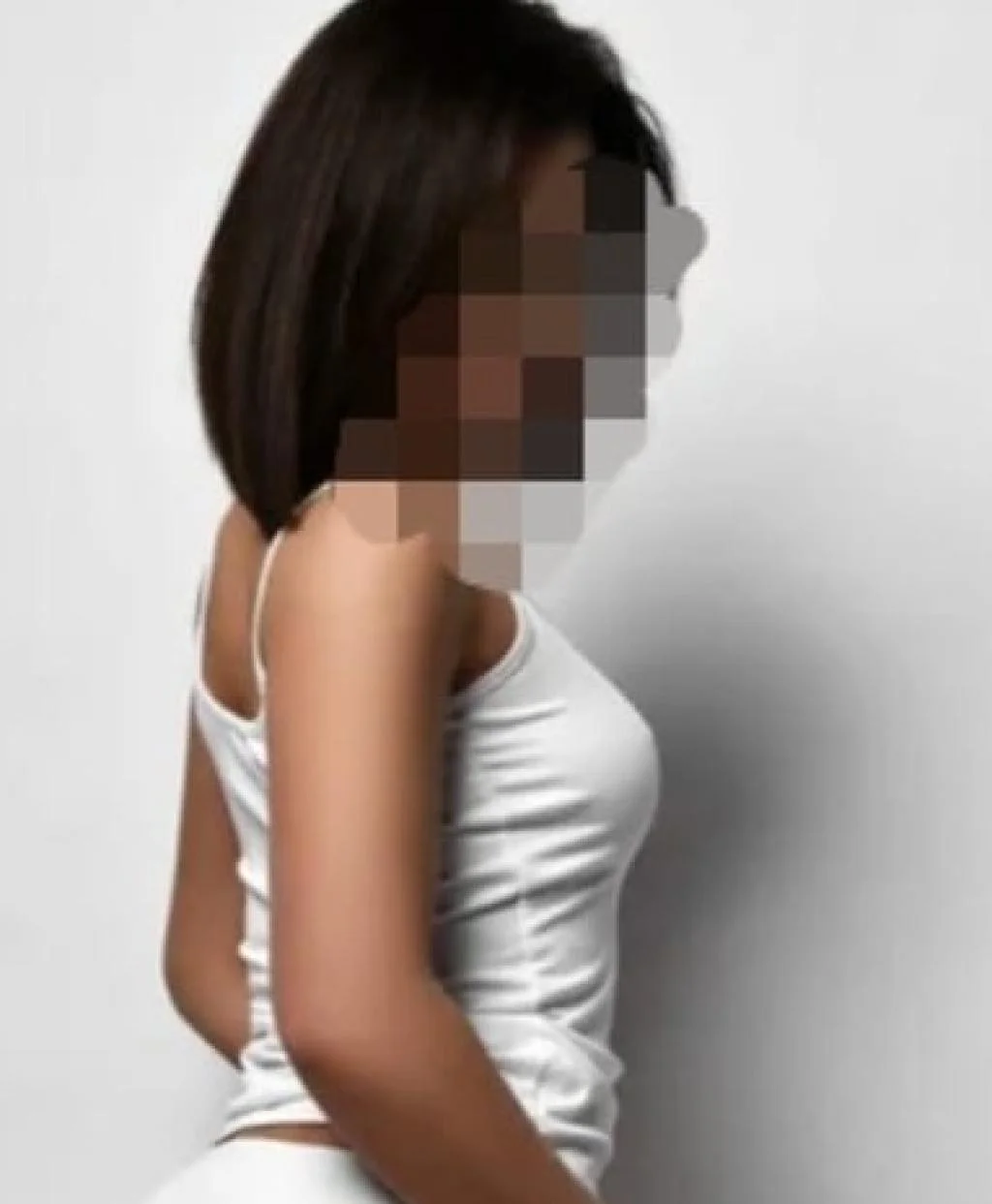 Escort latina delgada en Granada