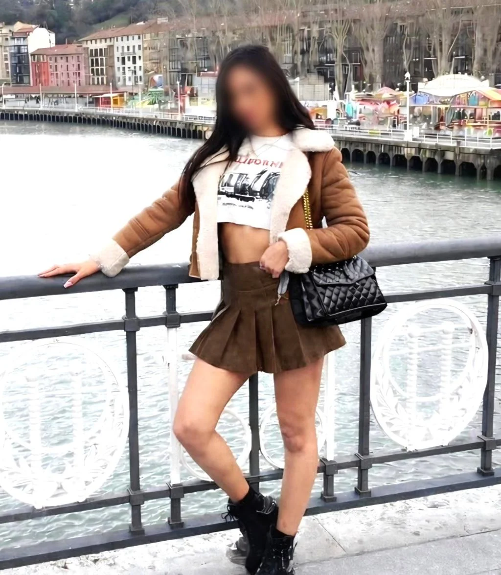 Escort latina delgada en Bilbao