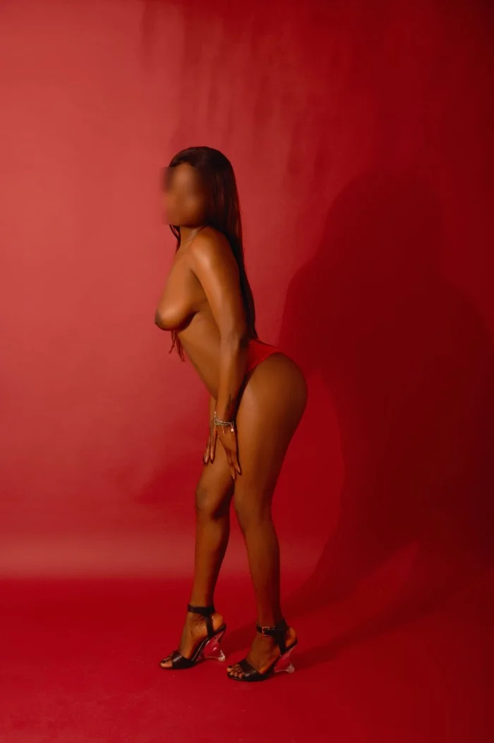 Escort mulata curvy en Fuenlabrada