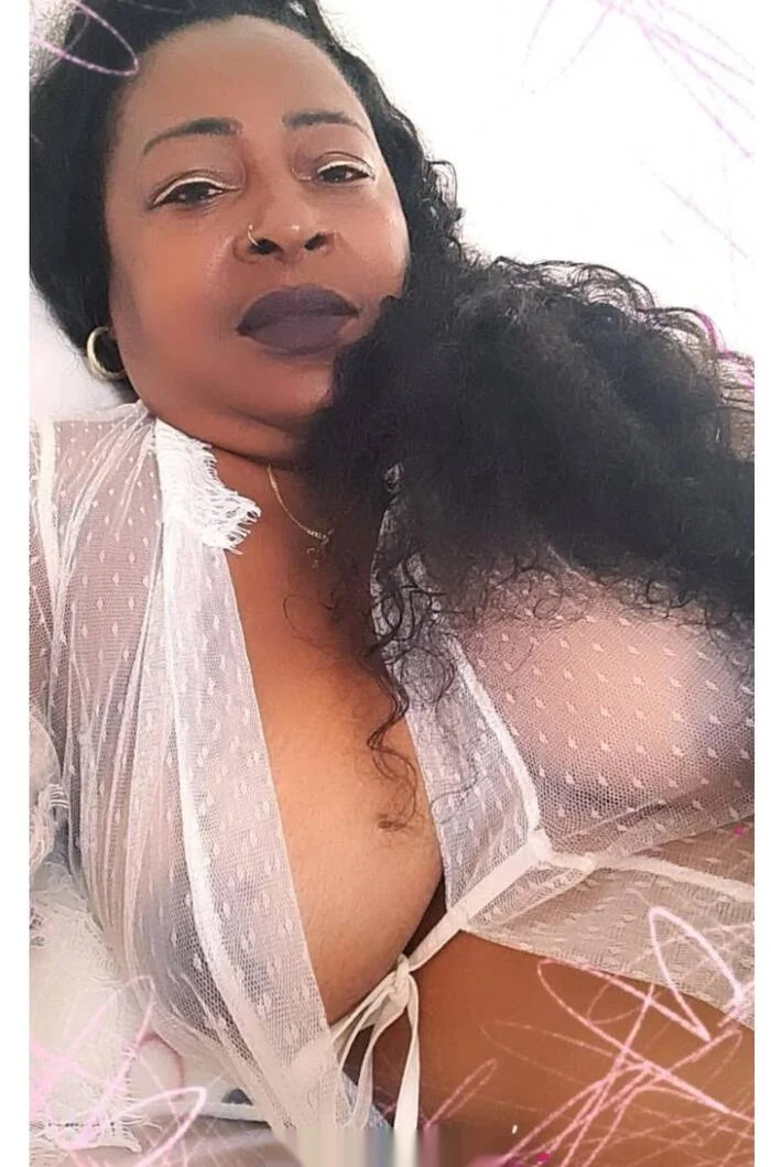 Escort mulata curvy en Arrecife