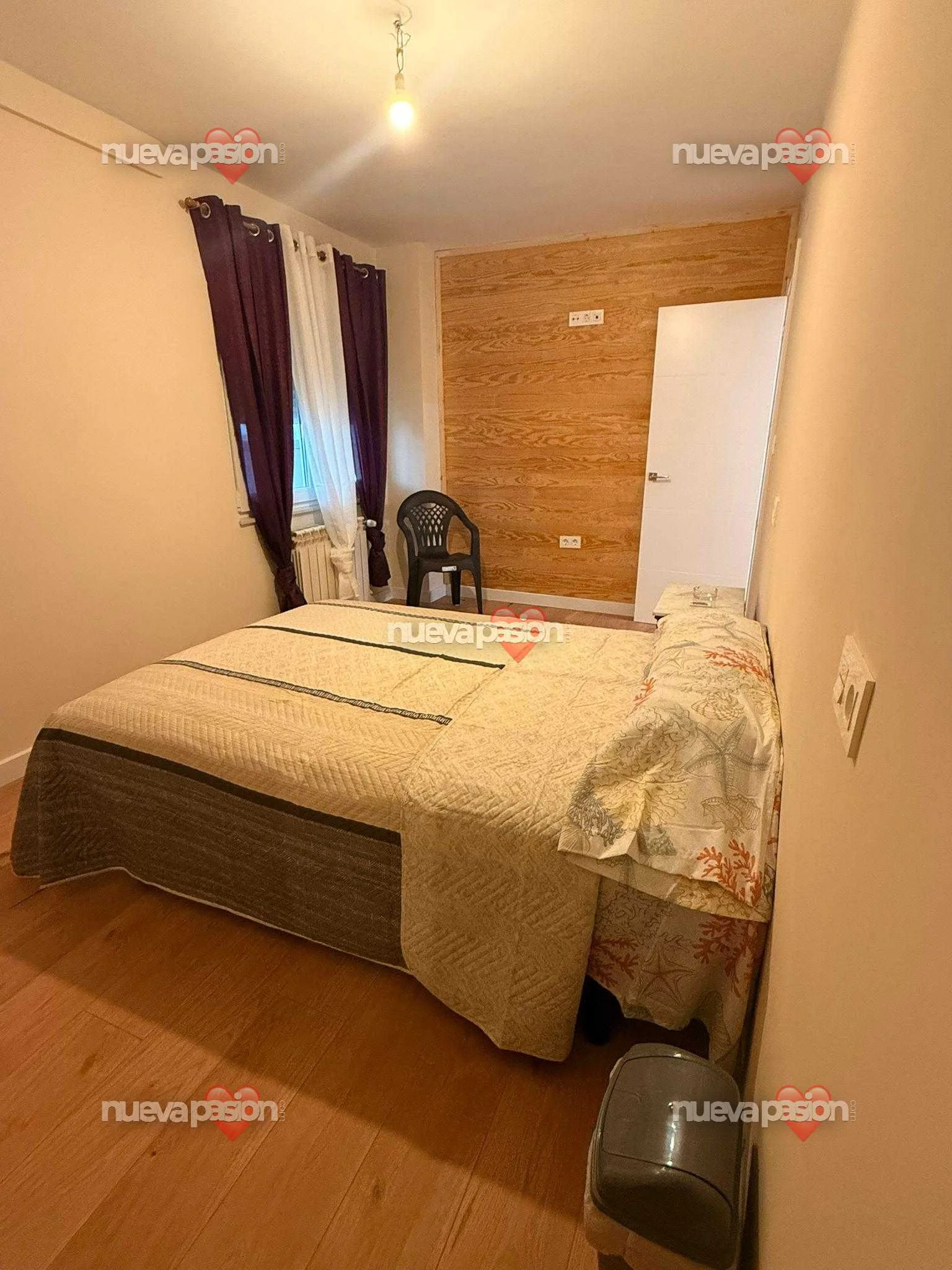Escort blanca delgada en León