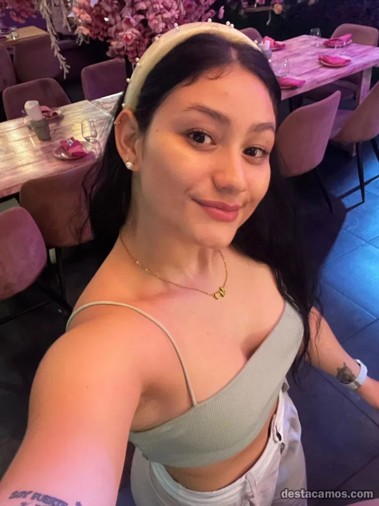 Escort latina delgada en Valencia