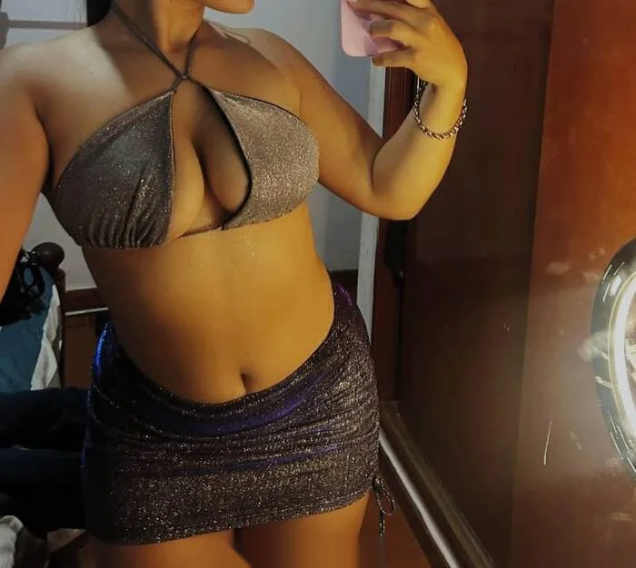 Escort latina curvy en La Coruña