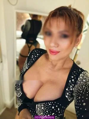 Escort latina curvy en Madrid