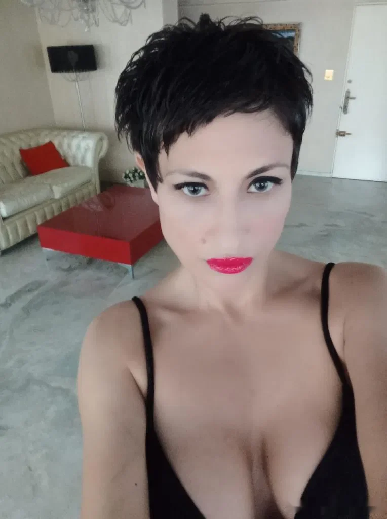 Escort latina curvy en Sevilla