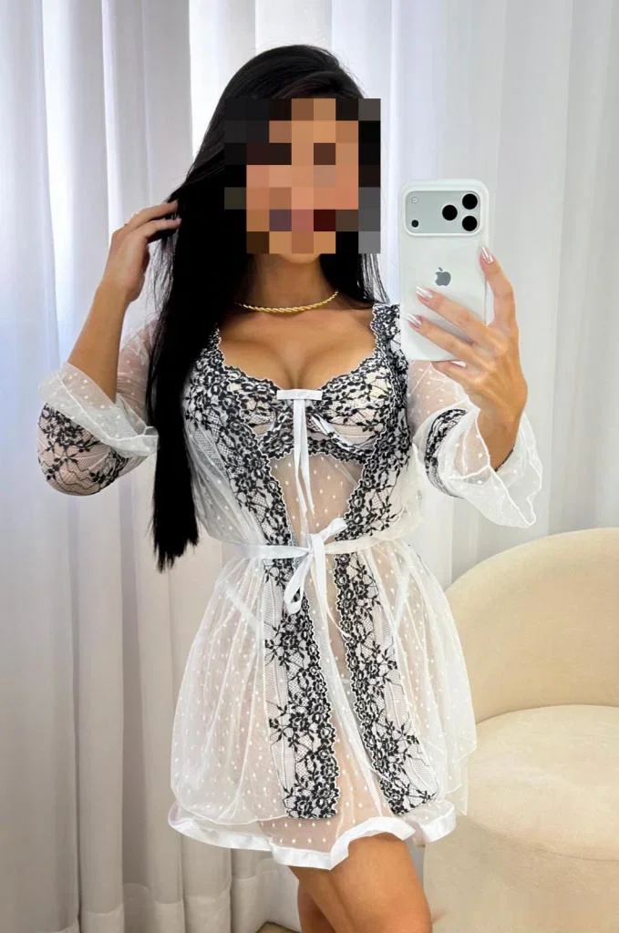 Escort latina curvy en Ibiza