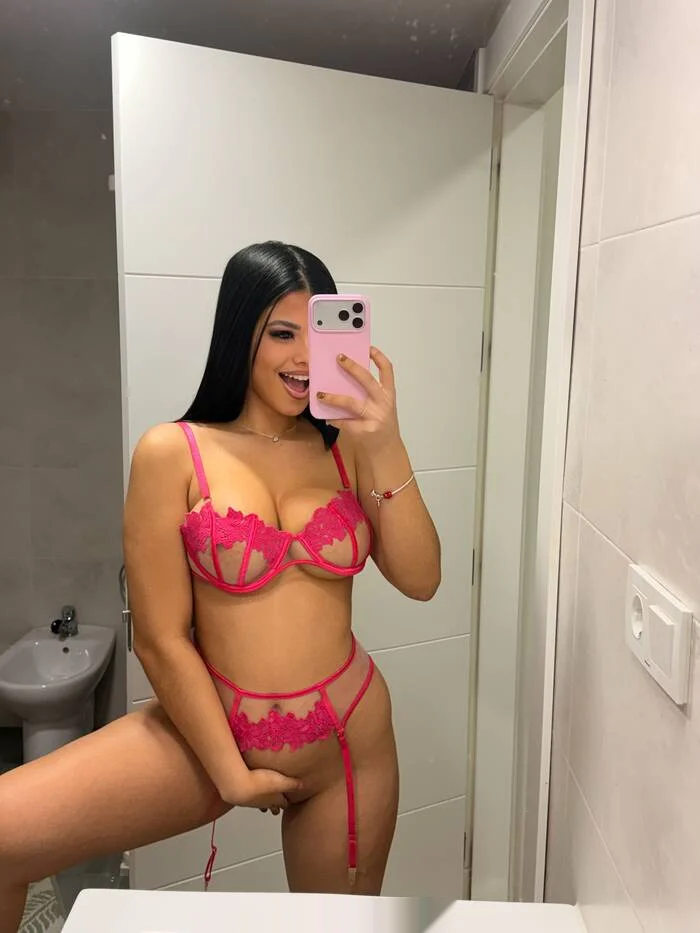 Escort latina curvy en Almería