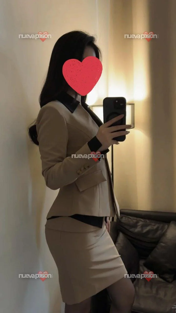 Escort asiática delgada en Vélez-Málaga