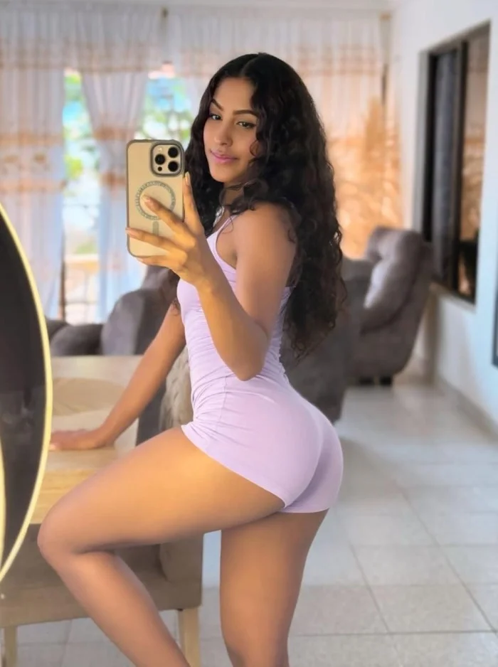 Escort latina curvy en Madrid