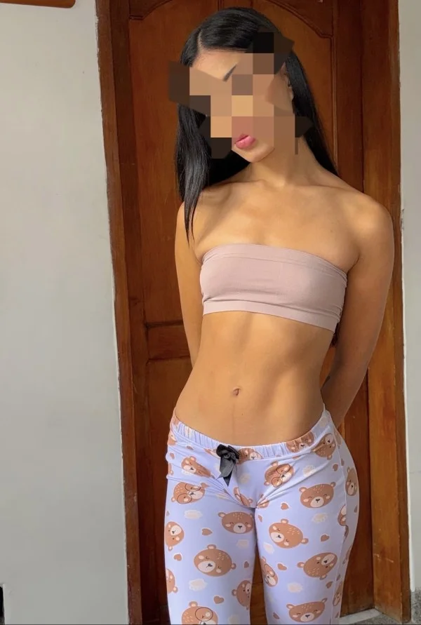 Escort latina delgada en Málaga