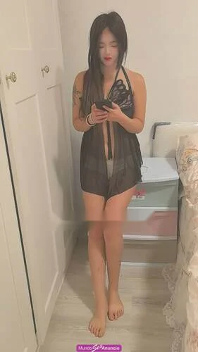 Escort asiática delgada en Mislata