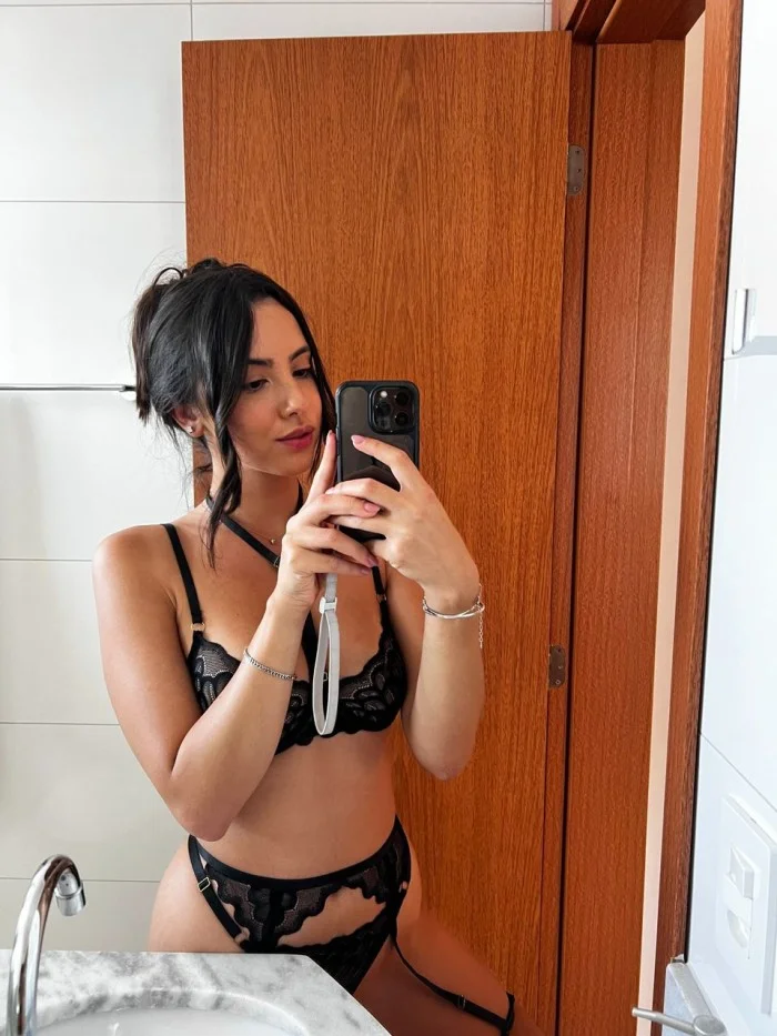 Escort latina curvy en Madrid