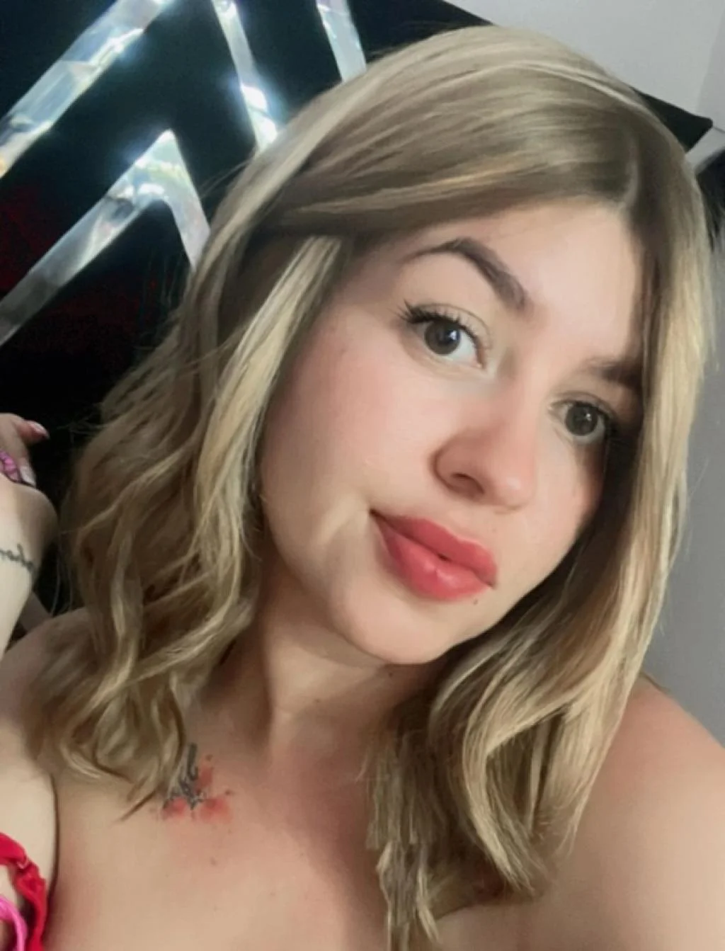 Escort blanca delgada en Oviedo