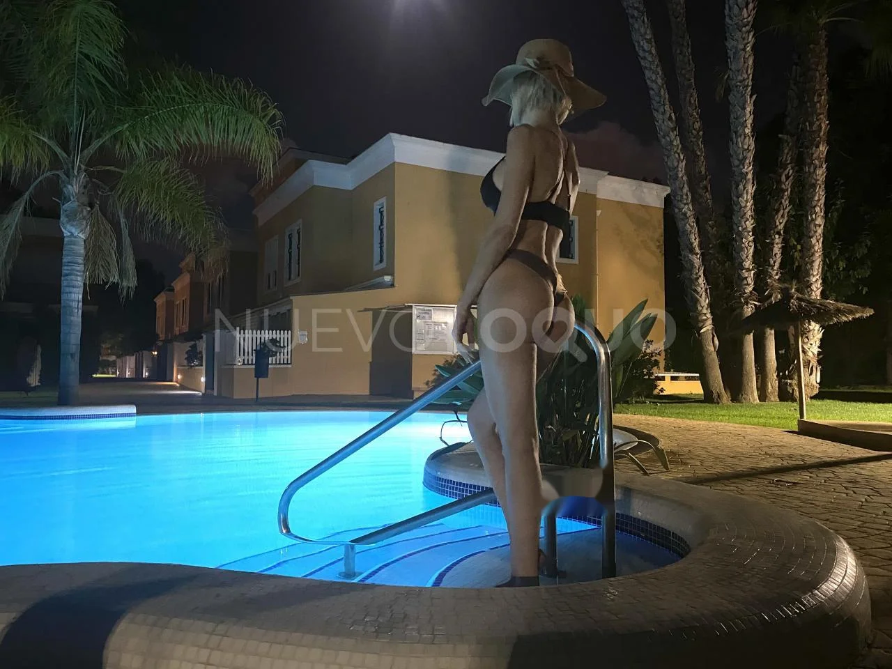 Escort blanca delgada en Alicante