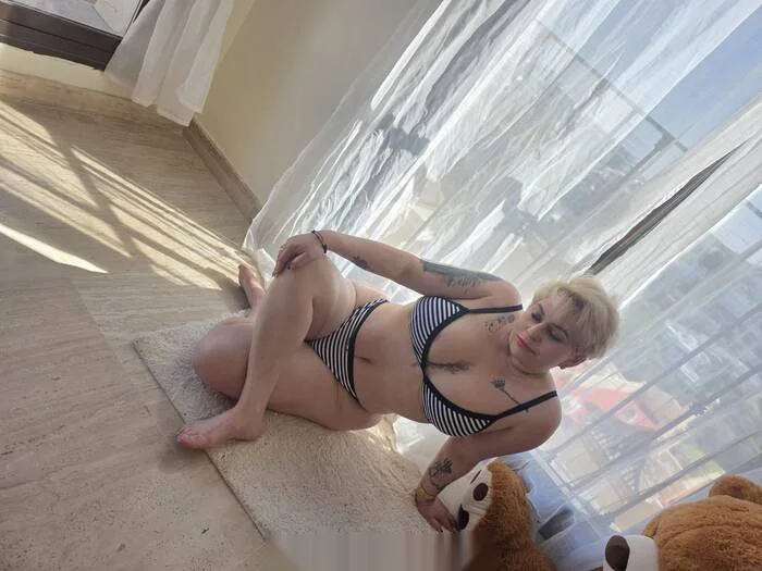 Escort blanca curvy en Estepona