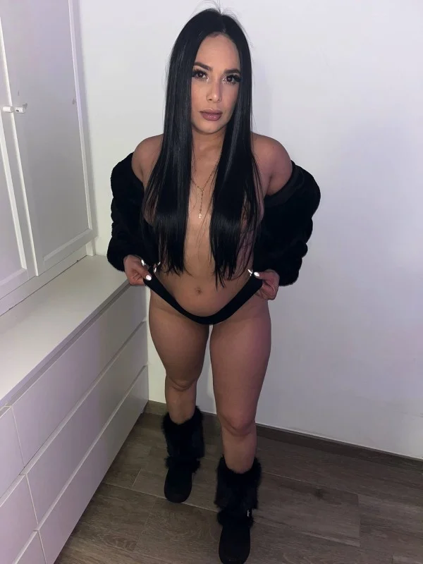 Escort latina curvy en Benalmádena