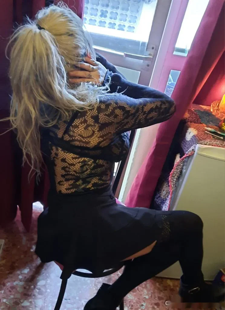 Escort blanca delgada en León