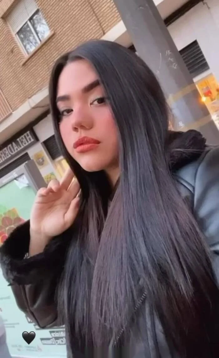 Escort latina delgada en Benicarló