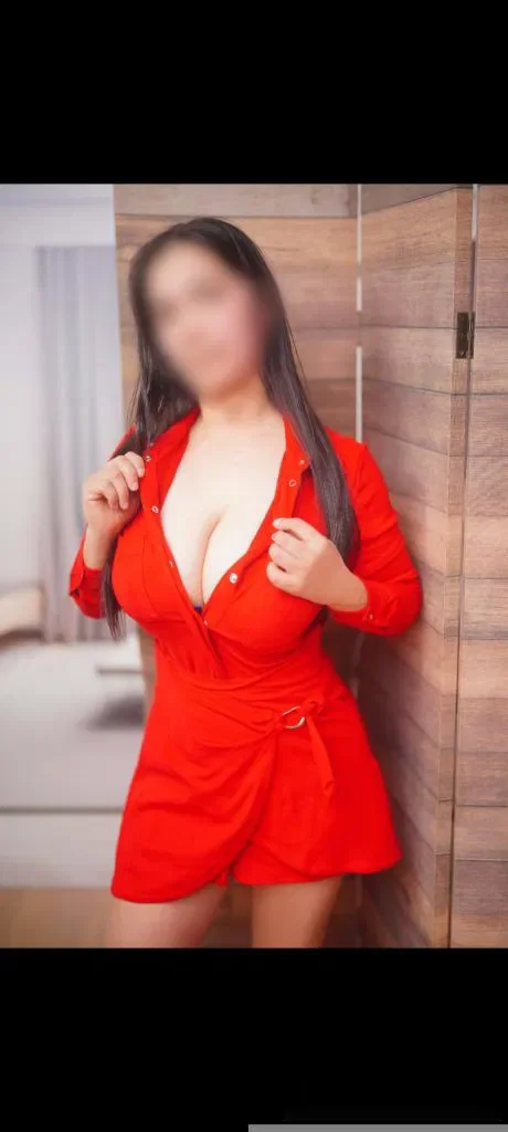 Escort latina curvy en Madrid
