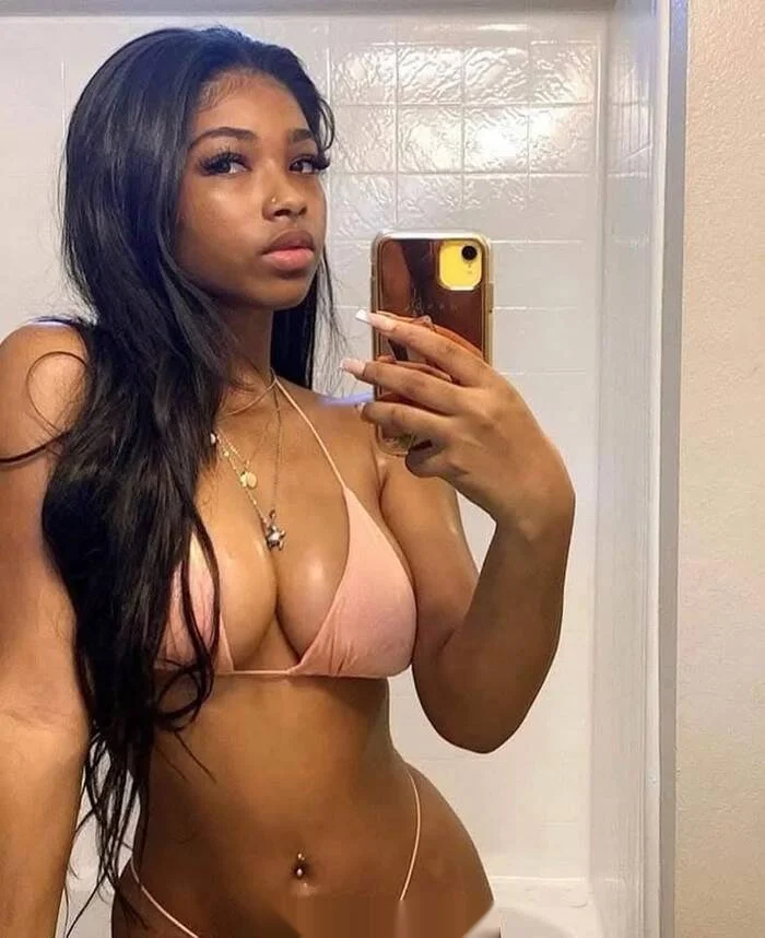 Escort mulata curvy en Benalmádena