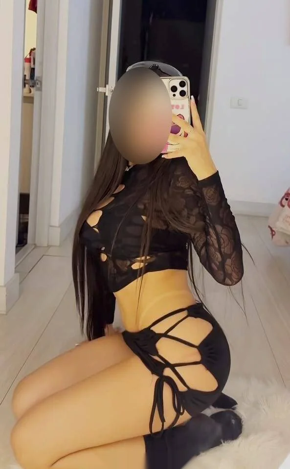 Escort latina curvy en Línea de la Concepción, La