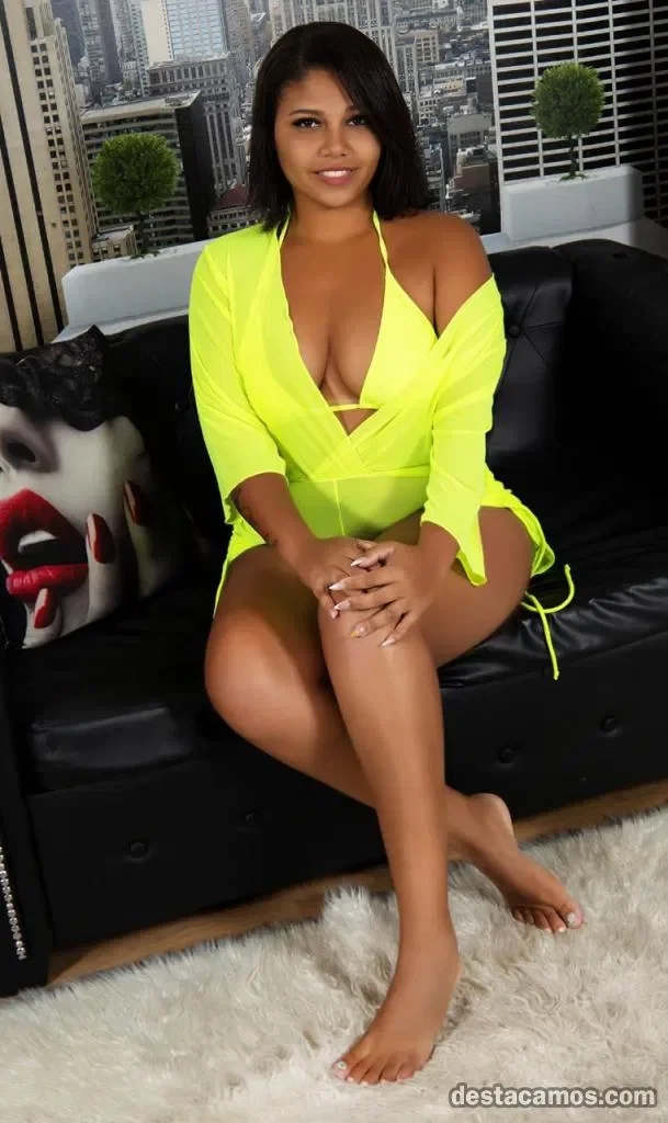 Escort latina curvy en San Sebastián