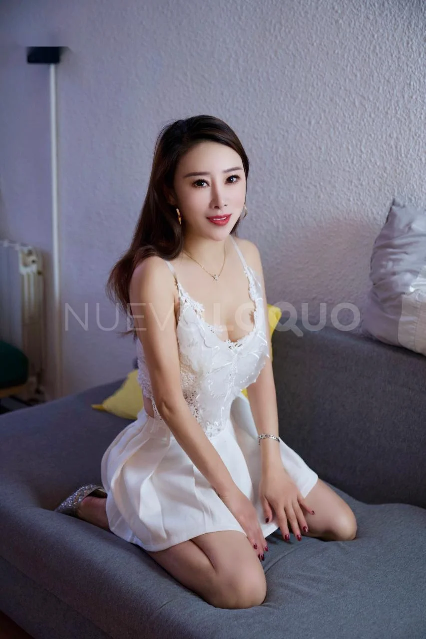 Escort asiática delgada en Barcelona