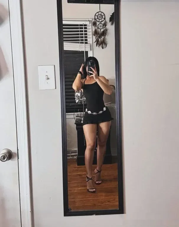 Escort latina delgada en Cádiz