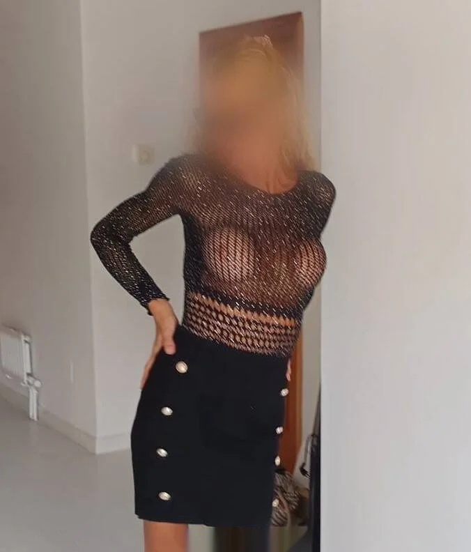 Escort blanca curvy en Pozuelo de Alarcón