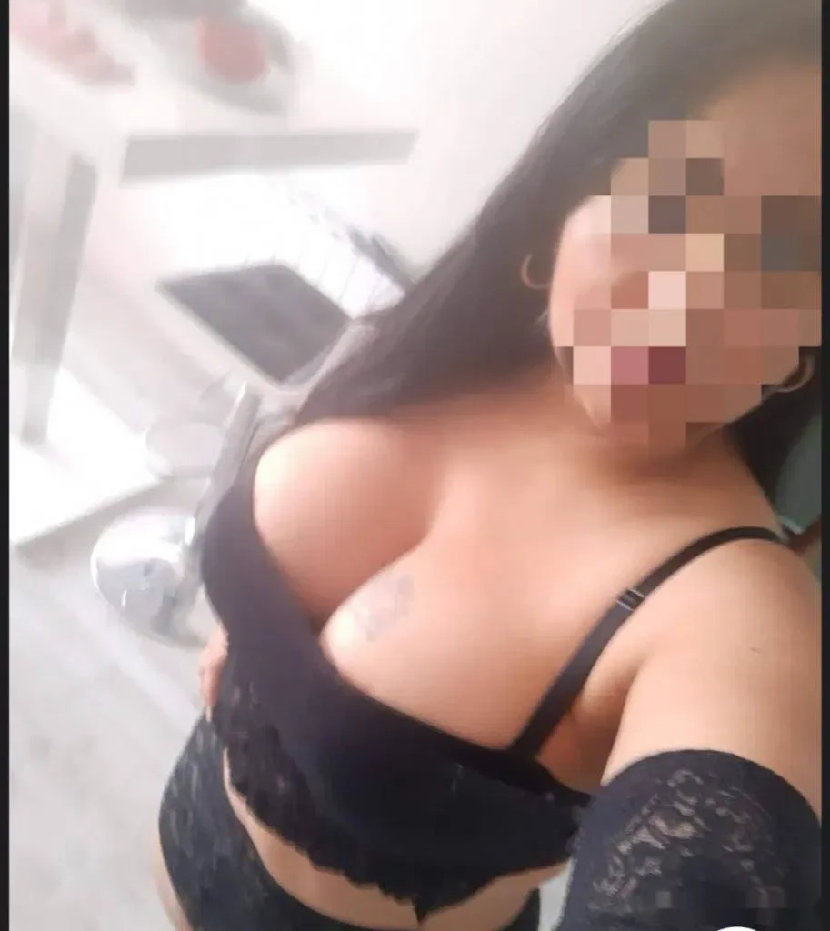Escort latina curvy en Sevilla