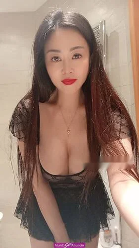 Escort asiática curvy en Barcelona
