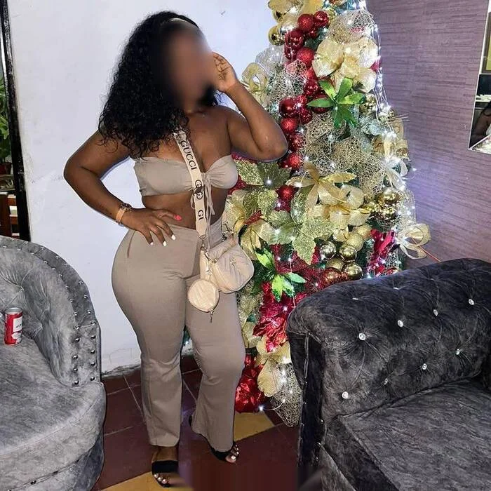 Escort mulata curvy en Alcoy