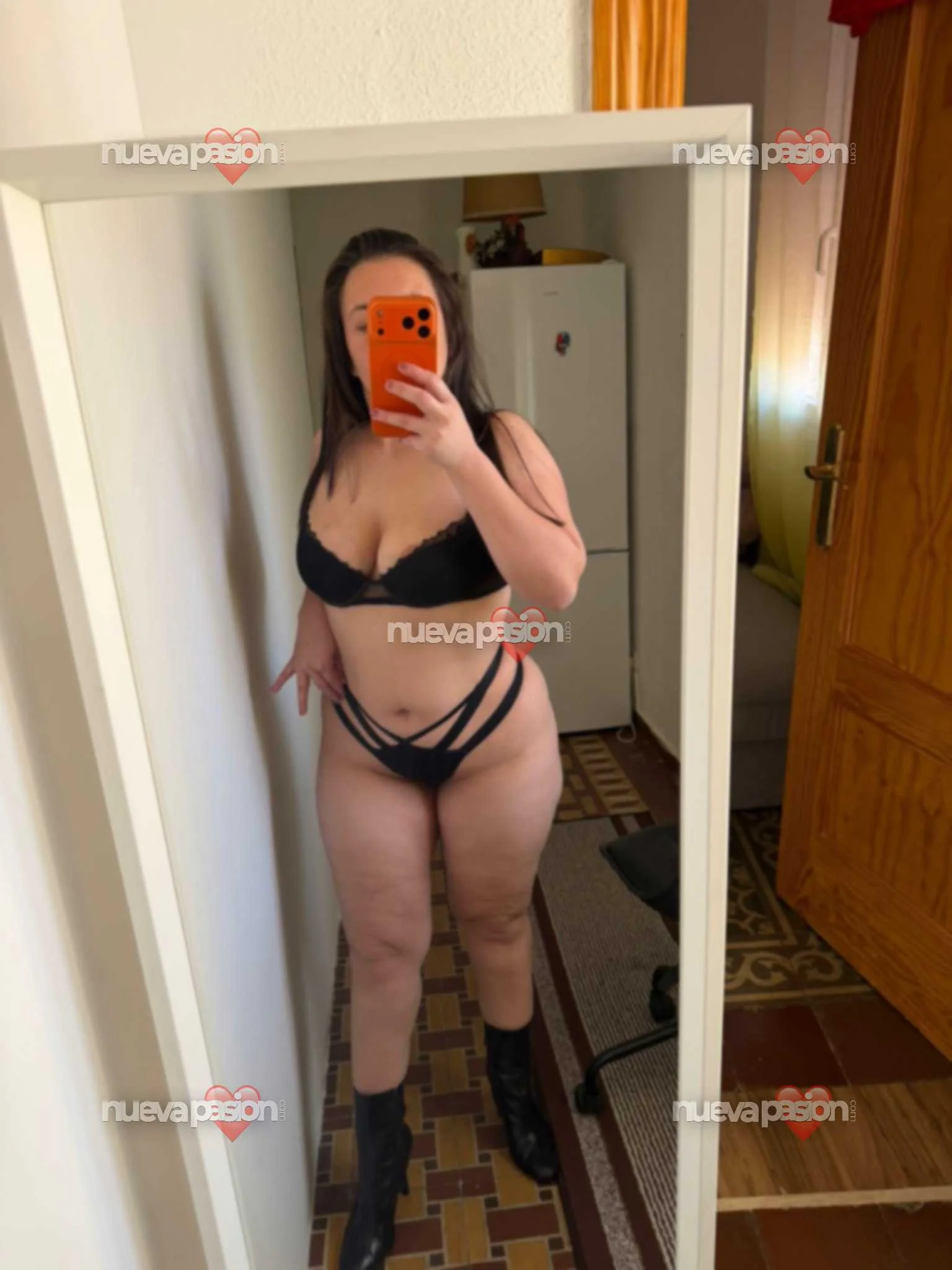 Escort latina curvy en Madrid