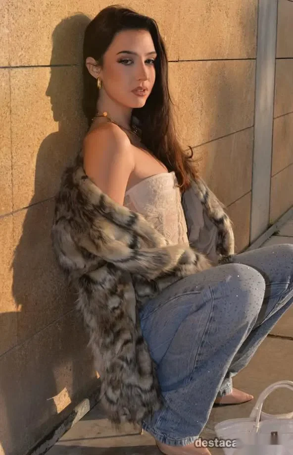 Escort latina delgada en Zaragoza