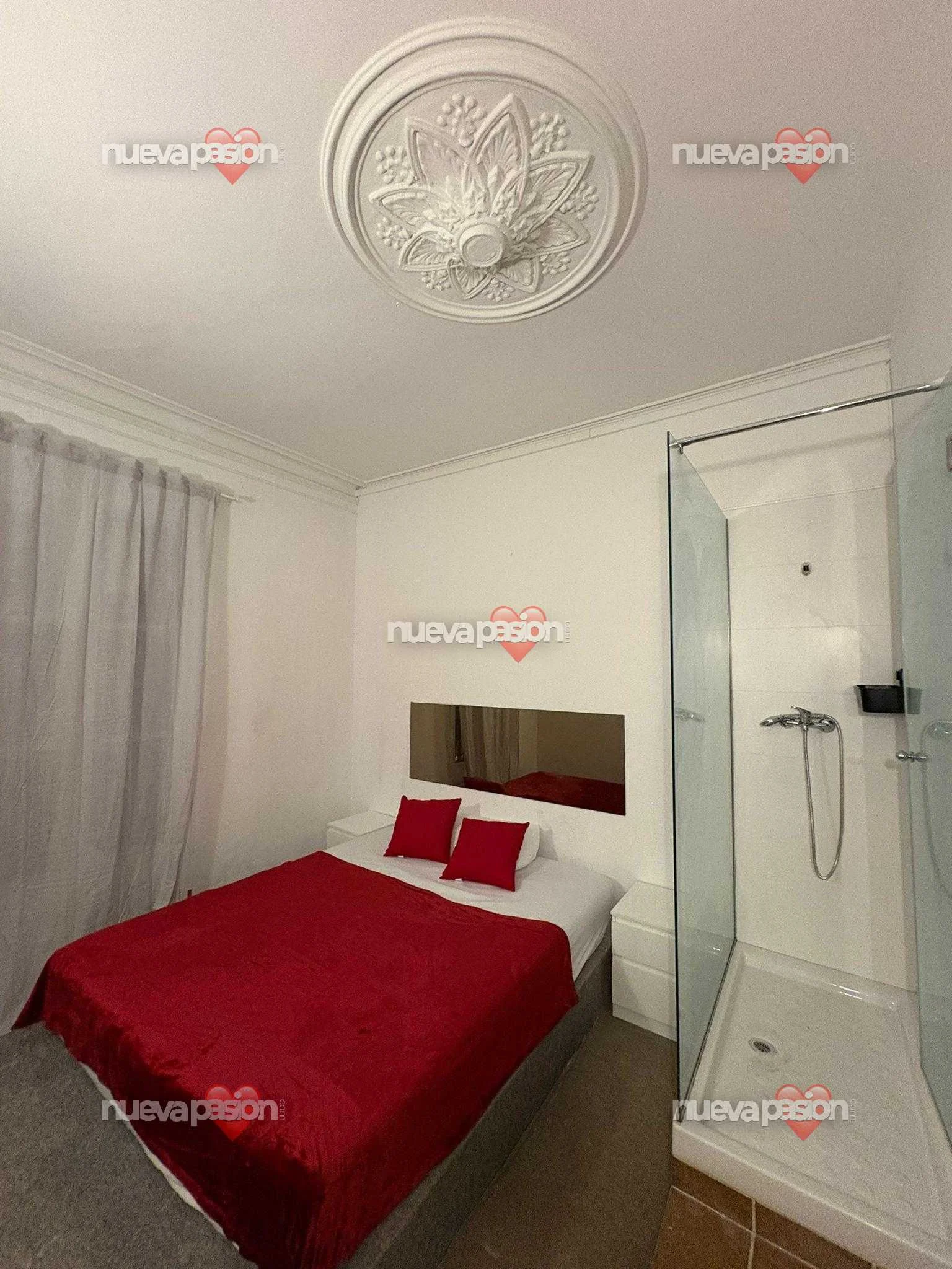 Escort blanca delgada en Barcelona