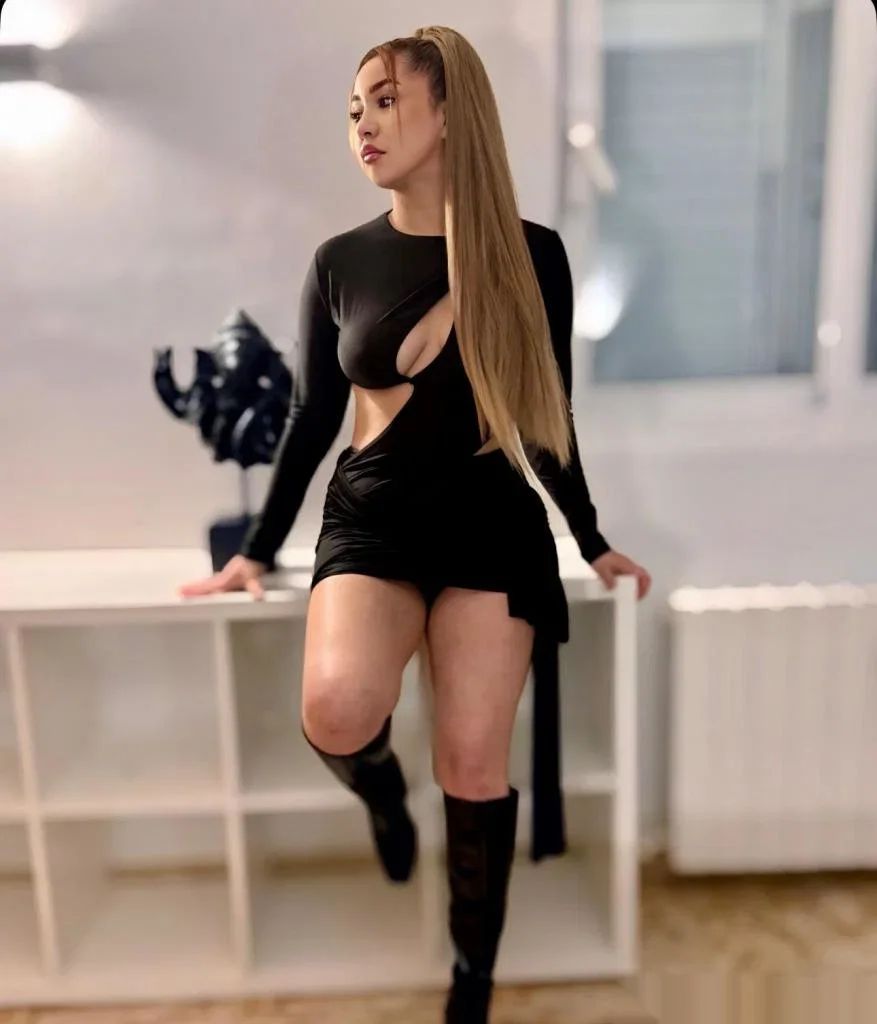 Escort latina delgada en Ibiza