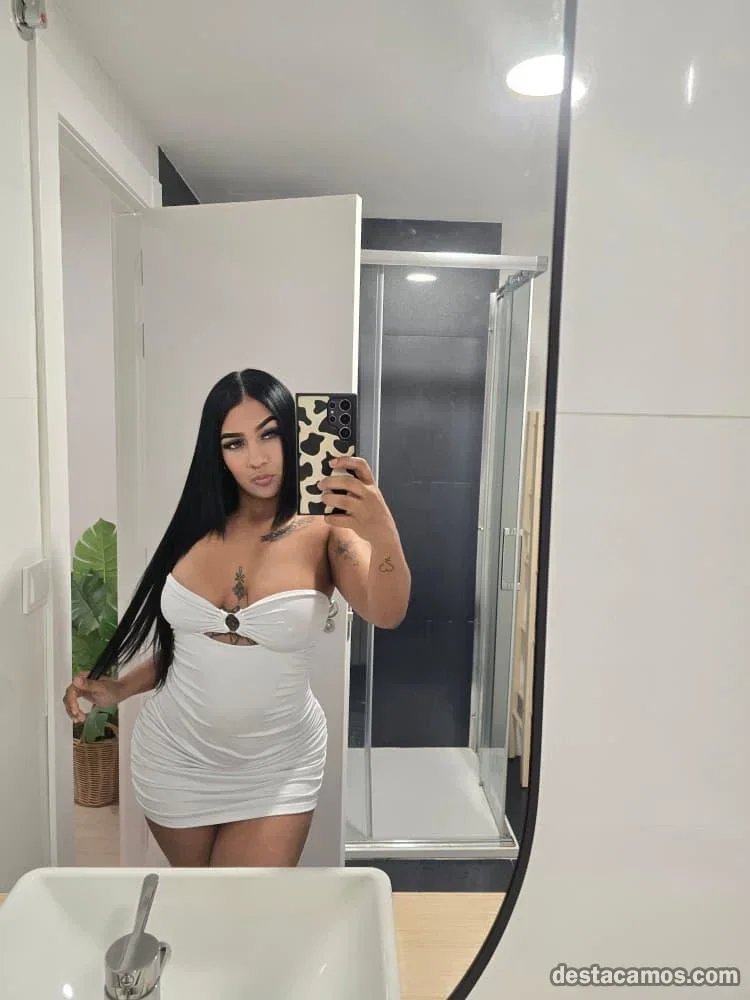 Escort latina curvy en León
