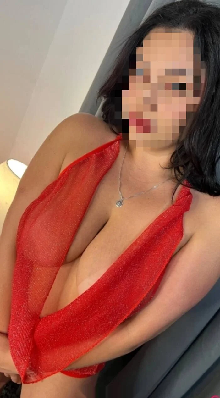 Escort latina curvy en León