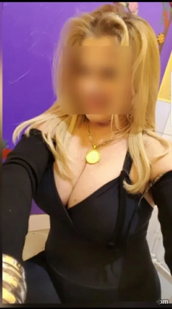 Escort blanca curvy en La Coruña