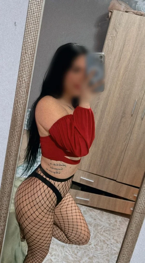 Escort latina curvy en Badalona