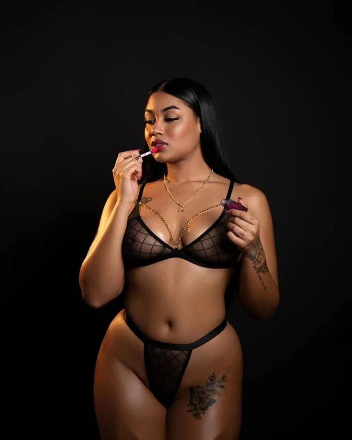 Escort latina curvy en Valencia